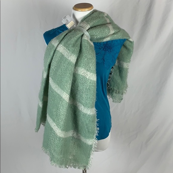 LC Lauren Conrad Accessories - NWT Lauren Conrad Cozy Blanket Scarf